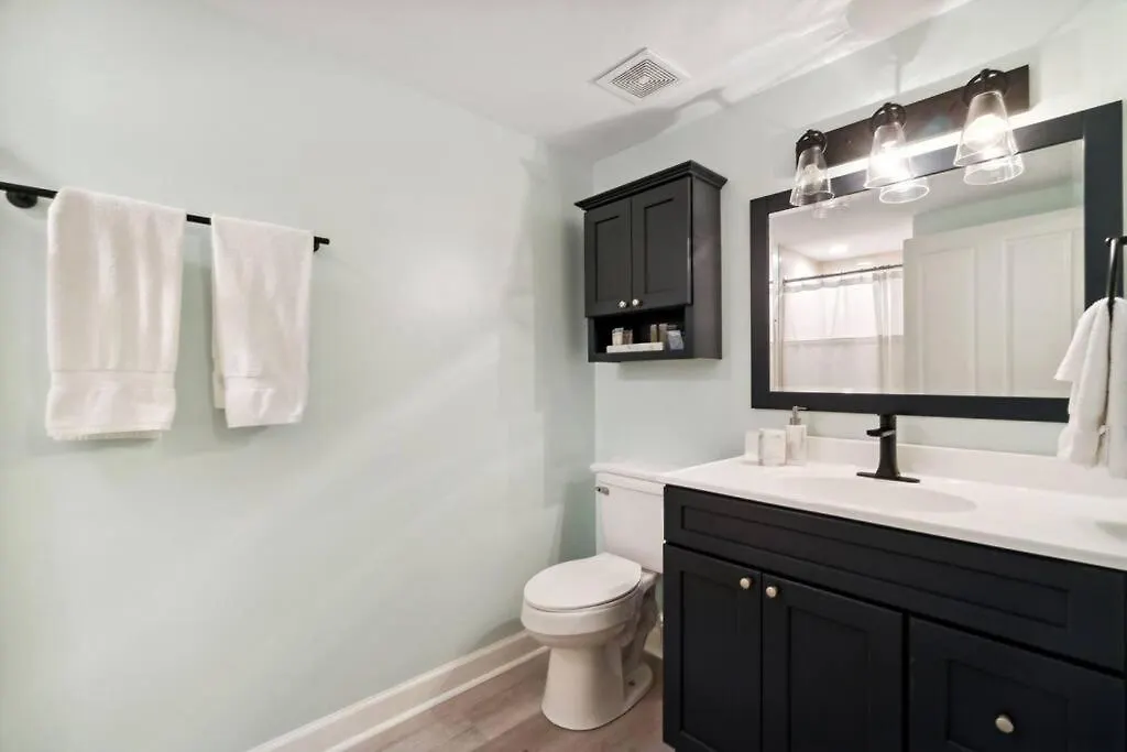 Pineapple Paradise, Beach Front, Newly Renovated, Sleeps 6 Panama City Beach Apartment