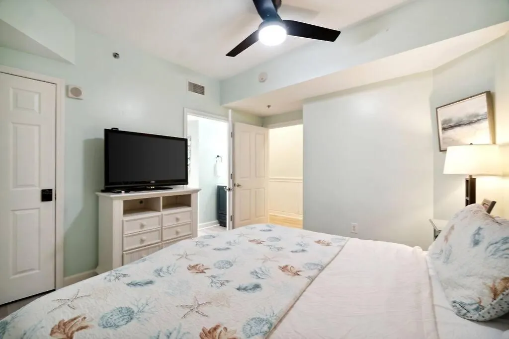 Pineapple Paradise, Beach Front, Newly Renovated, Sleeps 6 Panama City Beach United States