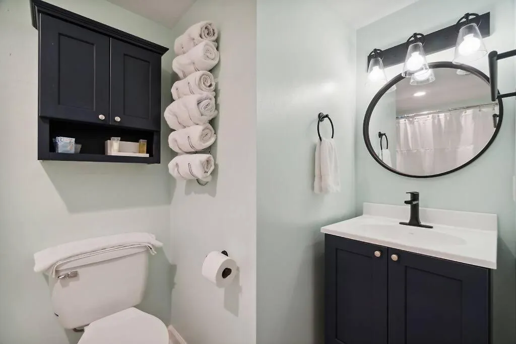 Pineapple Paradise, Beach Front, Newly Renovated, Sleeps 6 Panama City Beach