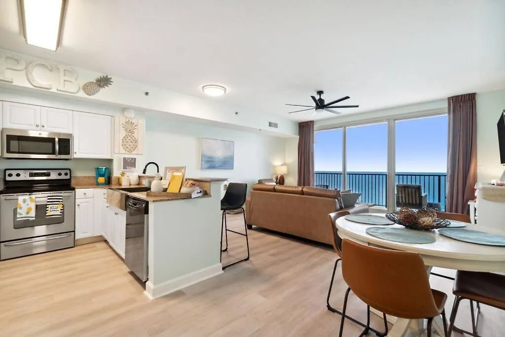 Apartment Pineapple Paradise, Beach Front, Newly Renovated, Sleeps 6 Panama City Beach United States