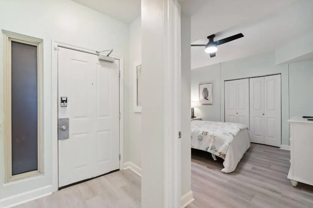 Apartment Pineapple Paradise, Beach Front, Newly Renovated, Sleeps 6 Panama City Beach