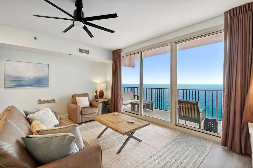 Pineapple Paradise, Beach Front, Newly Renovated, Sleeps 6 Panama City Beach Apartment