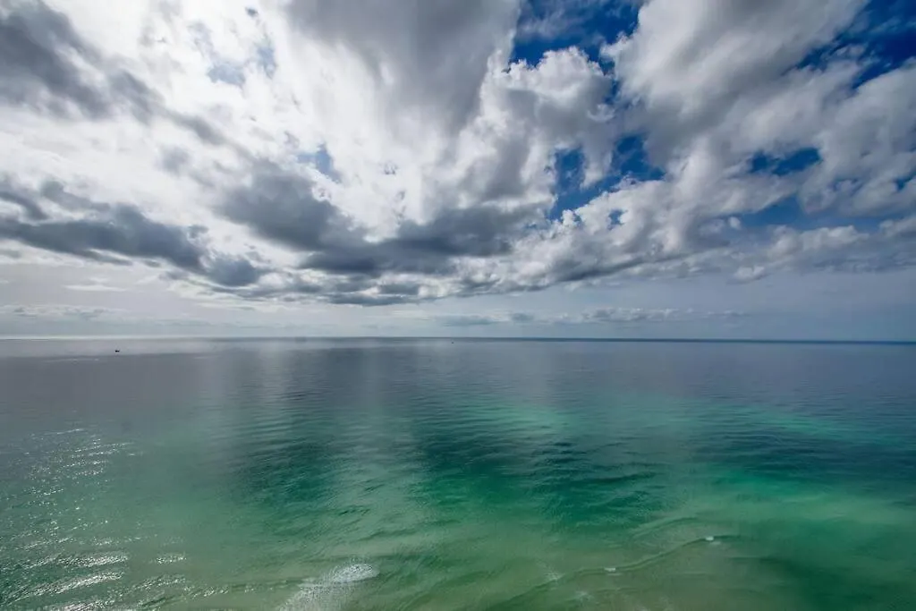 Pineapple Paradise, Beach Front, Newly Renovated, Sleeps 6 Panama City Beach United States