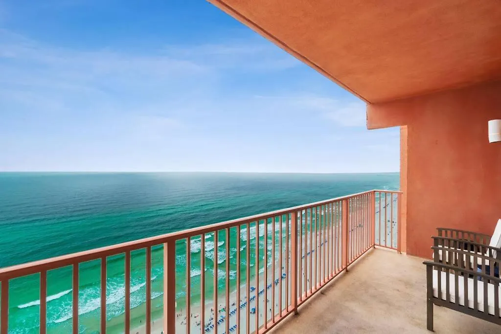 Pineapple Paradise, Beach Front, Newly Renovated, Sleeps 6 Panama City Beach Apartment