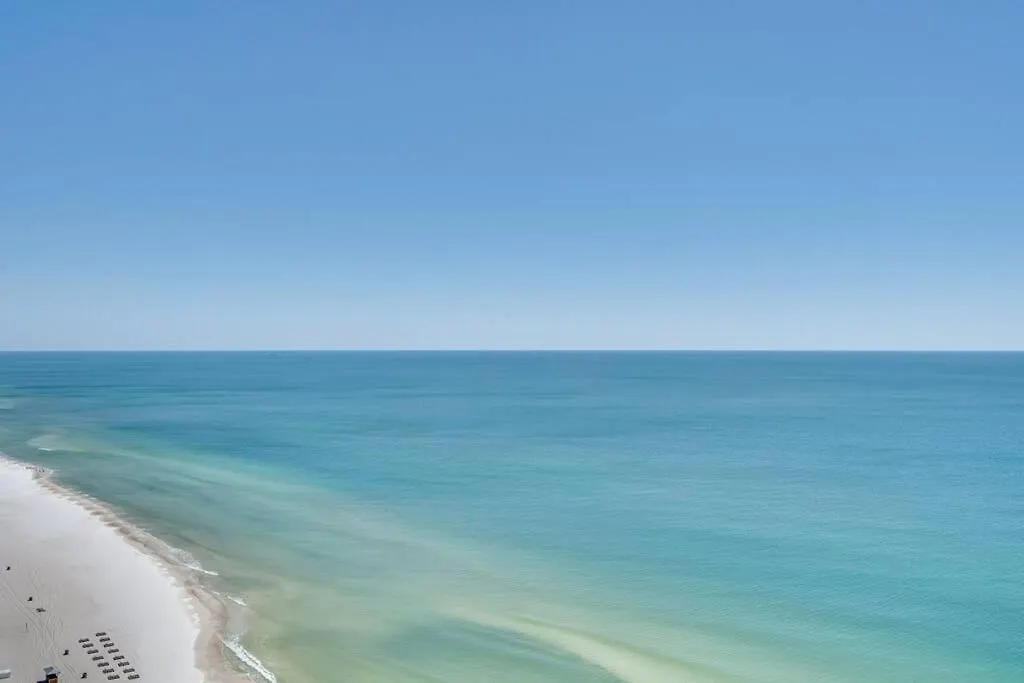 Pineapple Paradise, Beach Front, Newly Renovated, Sleeps 6 Panama City Beach