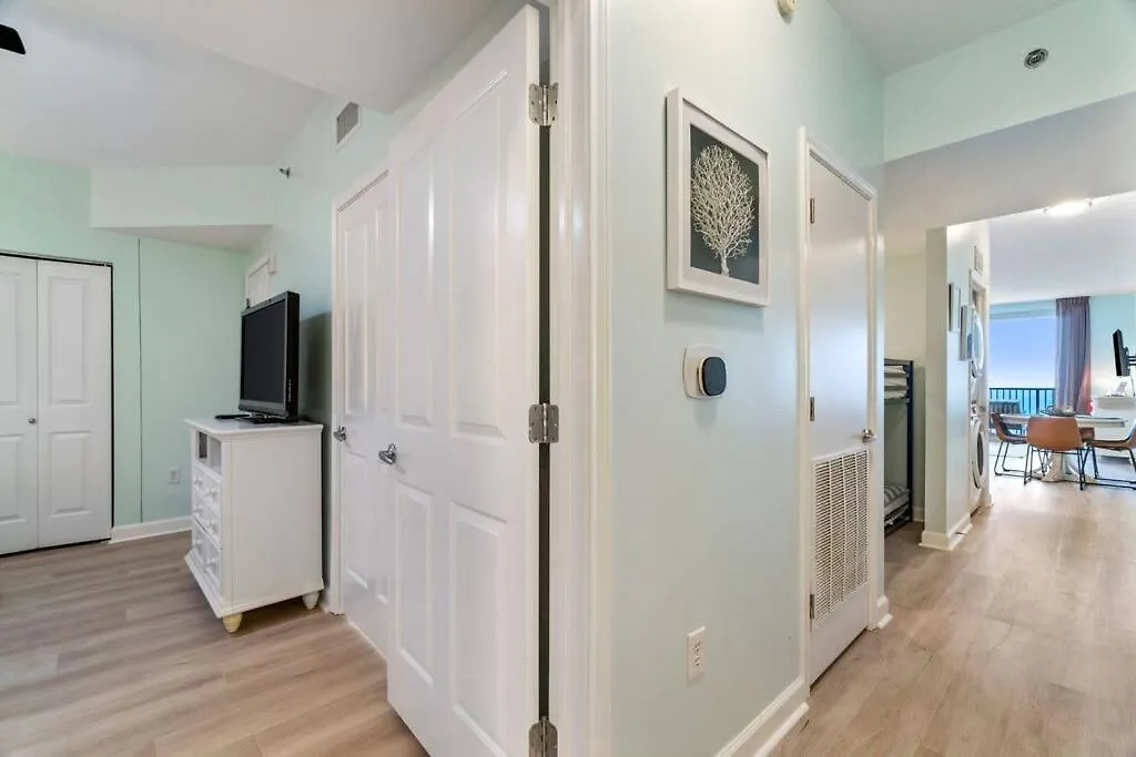 Apartment Pineapple Paradise, Beach Front, Newly Renovated, Sleeps 6 Panama City Beach United States