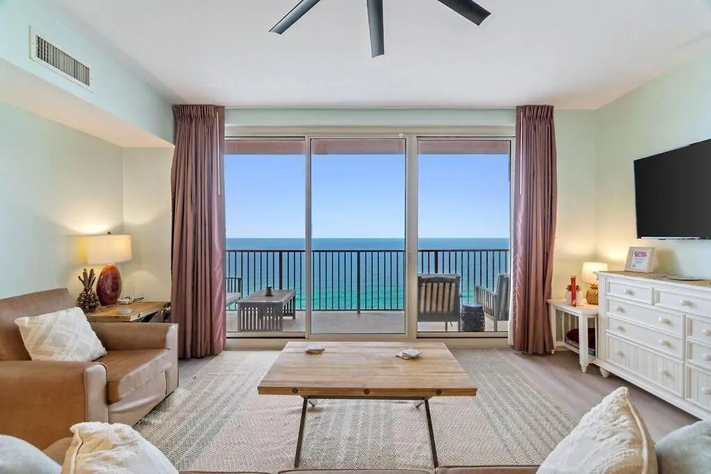 Pineapple Paradise, Beach Front, Newly Renovated, Sleeps 6 Panama City Beach